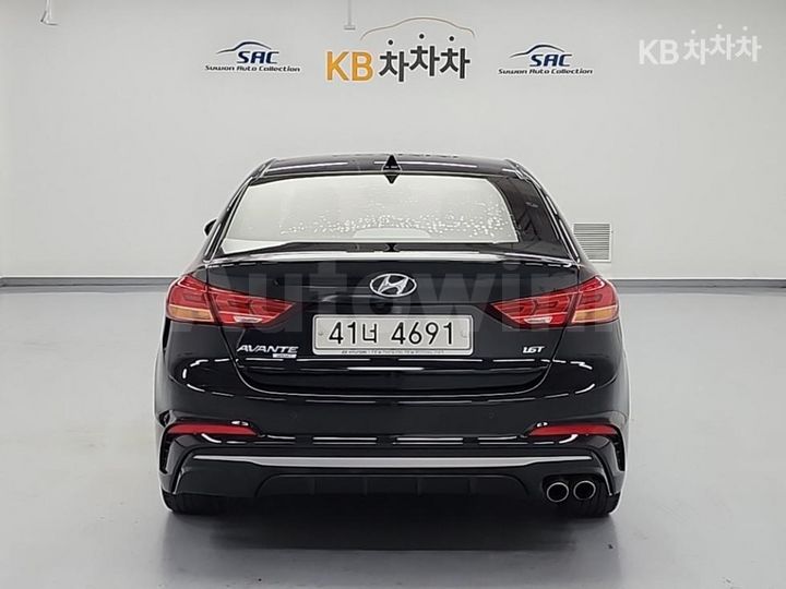 Hyundai Avante 2018 — 3