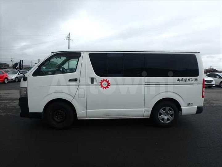 Toyota Hiace 2011 — 2