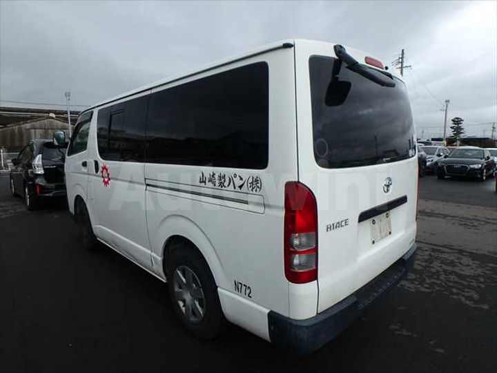 Toyota Hiace 2011 — 3