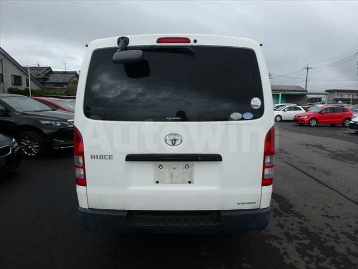 Toyota Hiace 2011 — 4