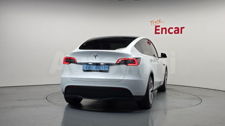 Tesla Model Y 2024 — 4
