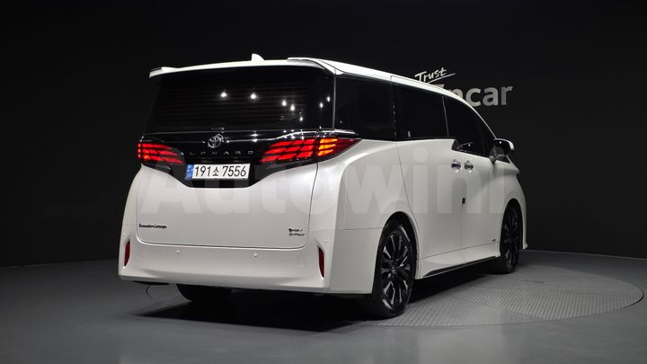 Toyota Alphard 2024 — 2
