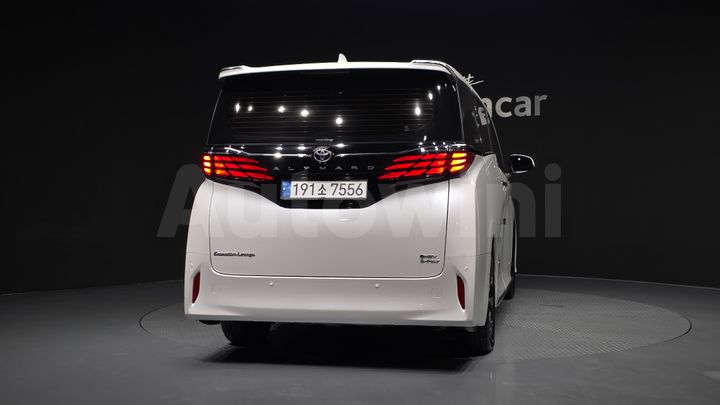 Toyota Alphard 2024 — 4