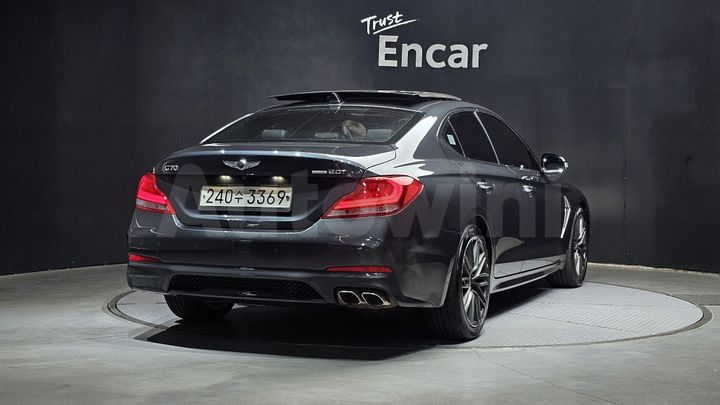 Genesis G70 2018 — 2