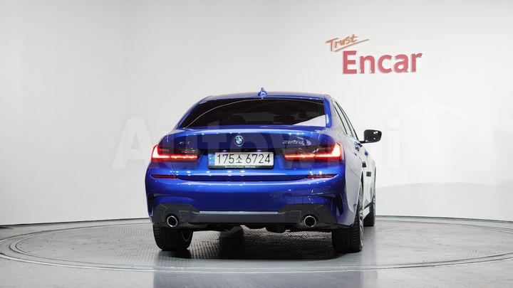BMW 3 Series 2021 — 3