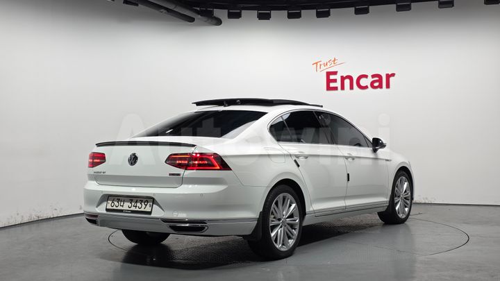 Volkswagen Passat 2018 — 2