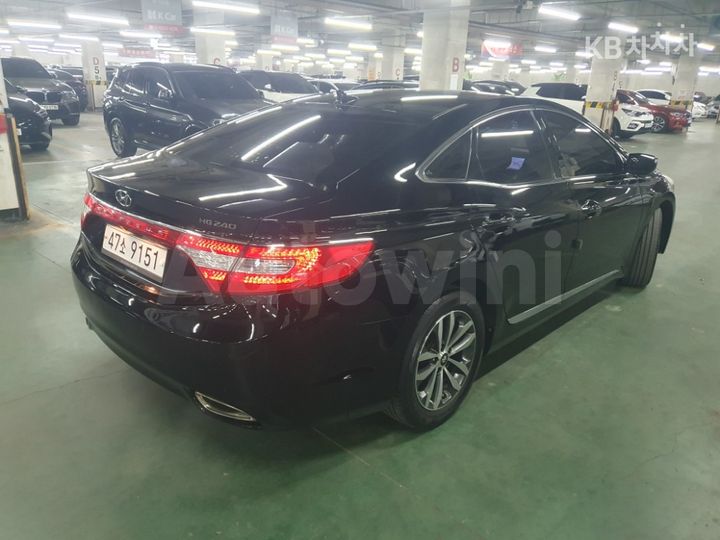 Hyundai Grandeur 2011 — 5