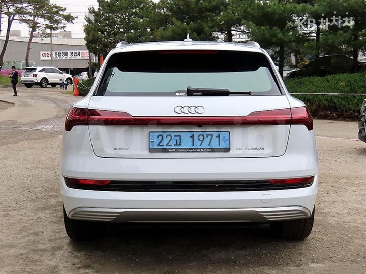 Audi e-tron 2022 — 2