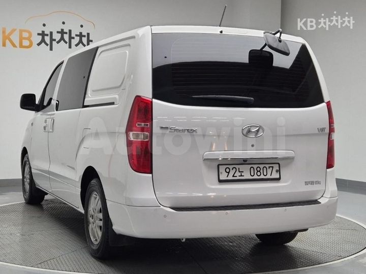 Hyundai Starex 2017 — 2