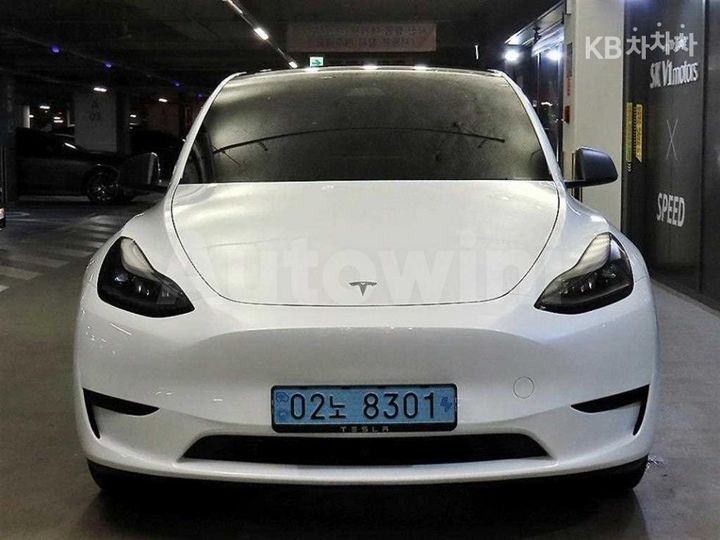 Tesla Model Y 2024 — 2