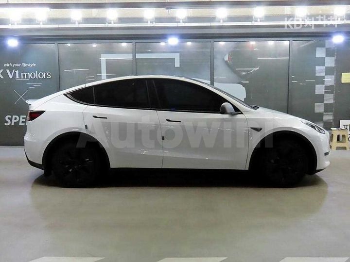 Tesla Model Y 2024 — 3