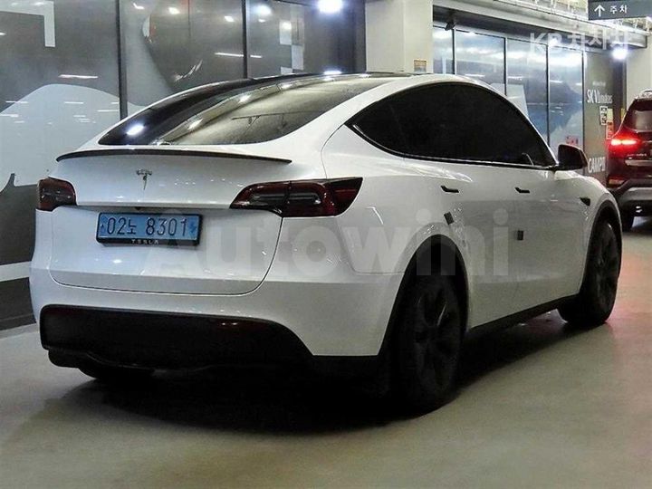 Tesla Model Y 2024 — 4