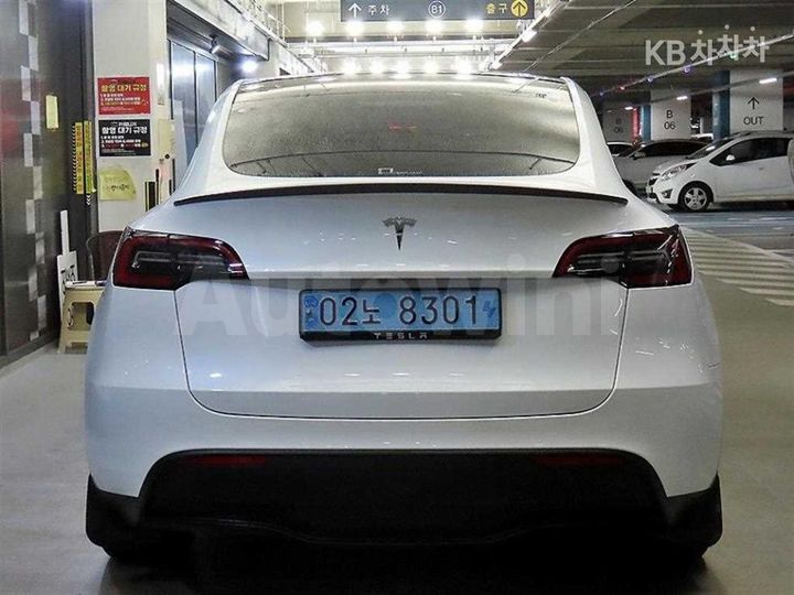 Tesla Model Y 2024 — 5