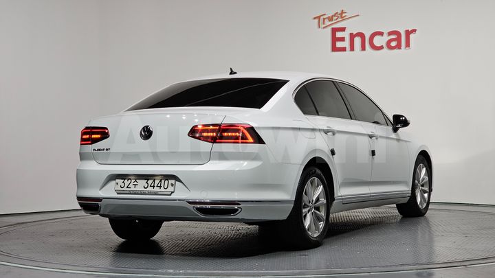 Volkswagen Passat 2018 — 2