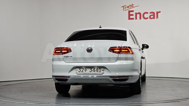 Volkswagen Passat 2018 — 4