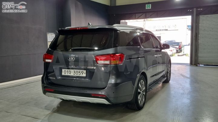 Kia Carnival 2017 — 2
