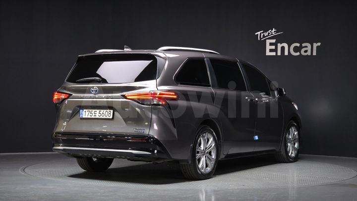 Toyota Sienna 2022 — 2