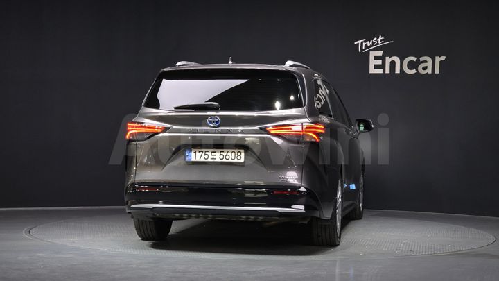 Toyota Sienna 2022 — 4
