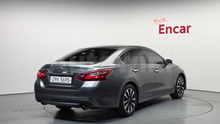 Nissan Altima 2018 — 2