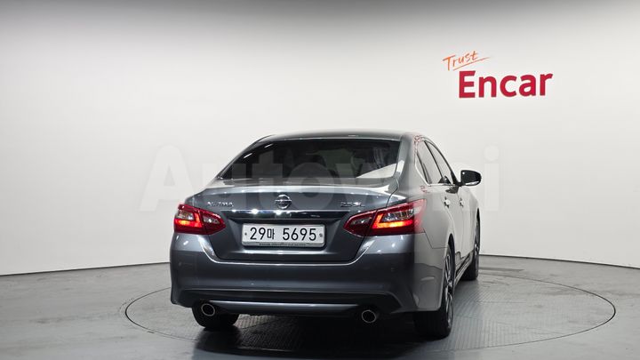 Nissan Altima 2018 — 4