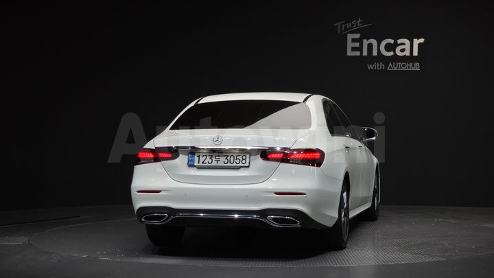 Mercedes Benz E Class 2023 — 4