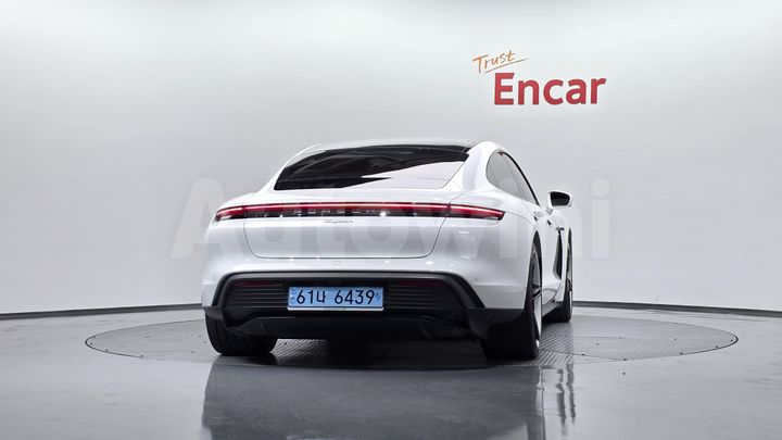 Porsche Taycan 2023 — 4