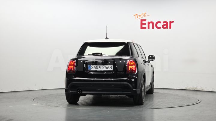 Mini Cooper 2023 — 4