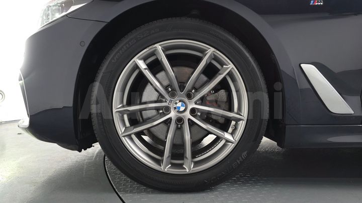 BMW 5 Series 2018 — 5