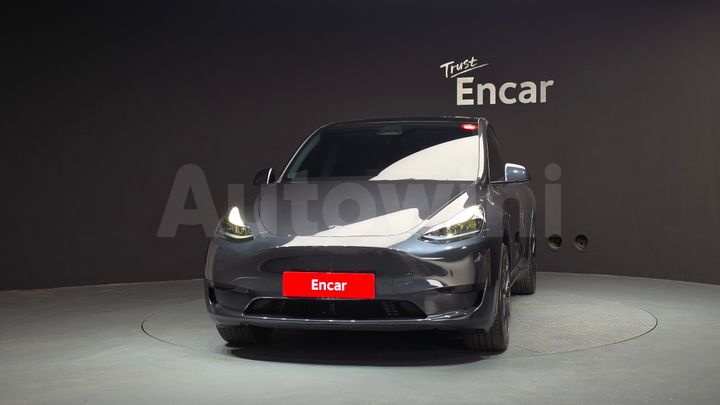Tesla Model Y 2025 — 3