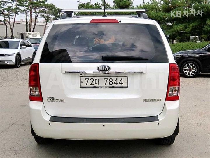 Kia Carnival 2013 — 4