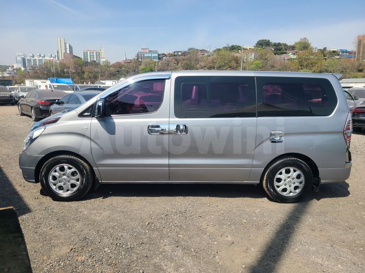 Hyundai Starex 2011 — 2