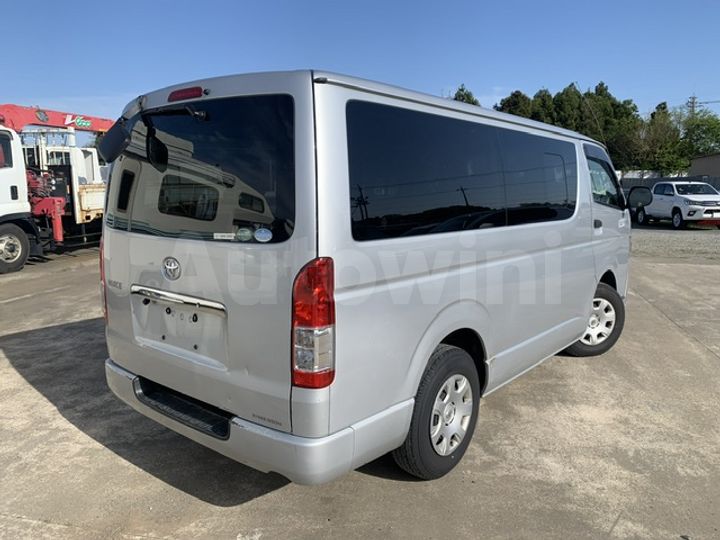 Toyota Hiace 2015 — 2