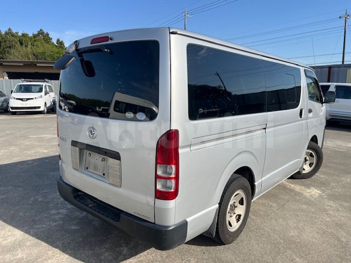 Toyota Hiace 2015 — 2
