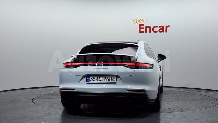Porsche Panamera 2023 — 4