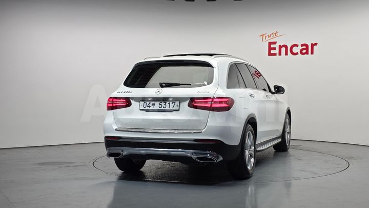 Mercedes Benz GLC Class 2017 — 4
