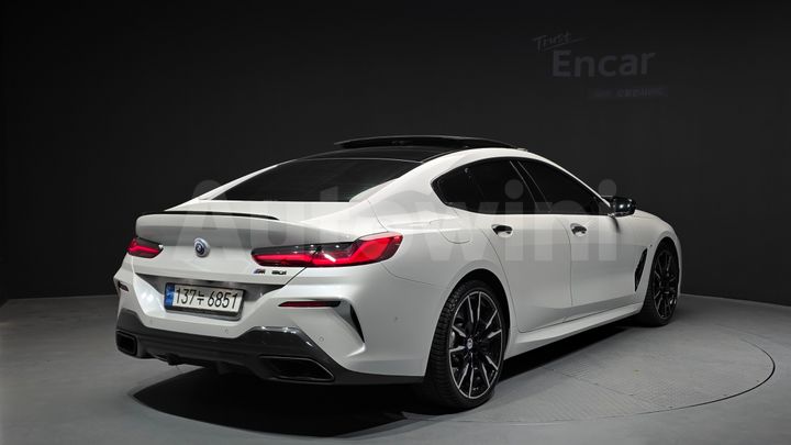 BMW 8 Series 2023 — 2