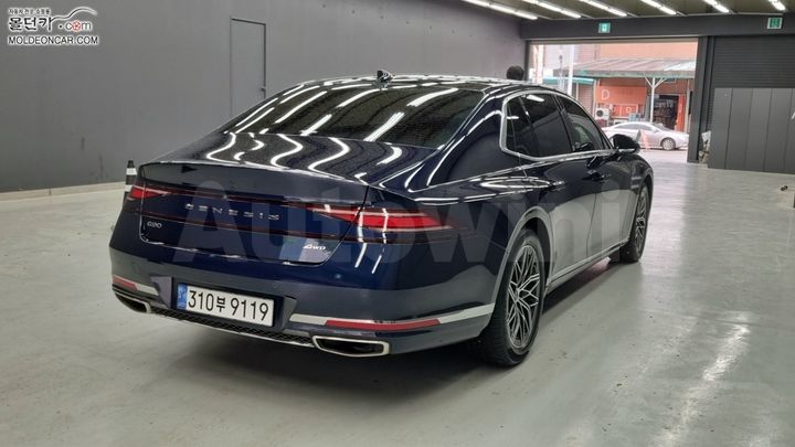 Genesis G90