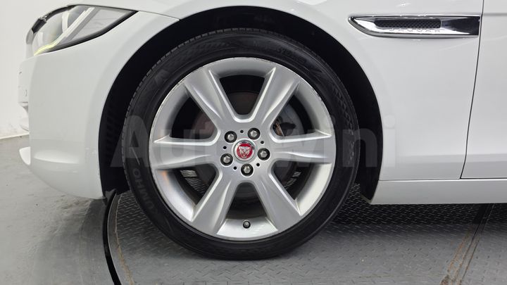 Jaguar XE 2016 — 5