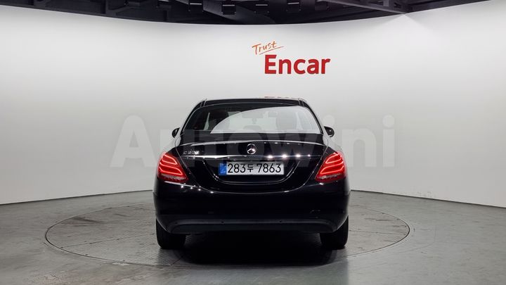 Mercedes-Benz C Class 2018 — 4
