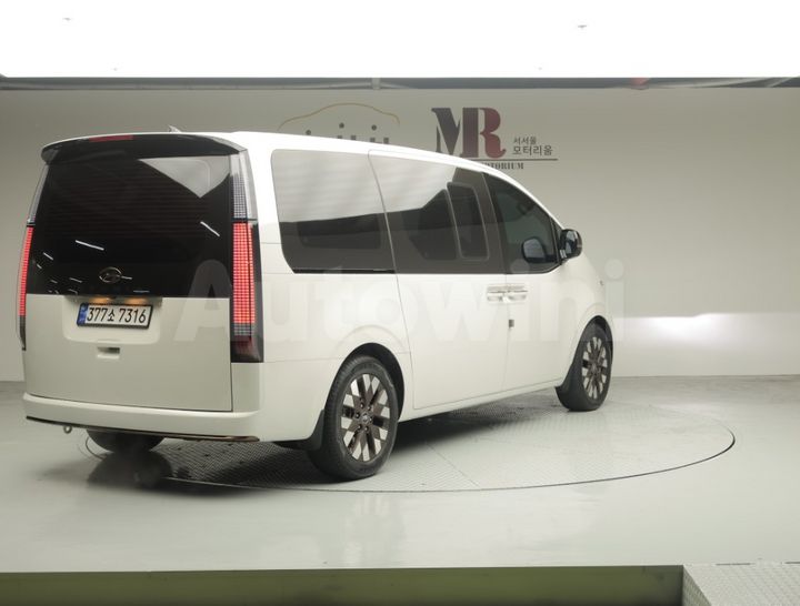Hyundai Staria 2023 — 2