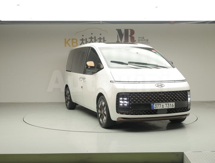 Hyundai Staria 2023 — 3