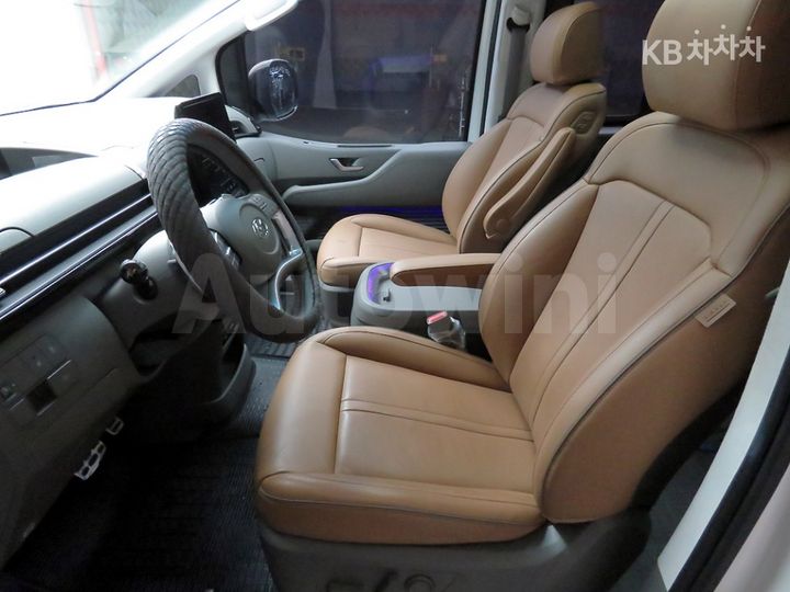 Hyundai Staria 2023 — 5