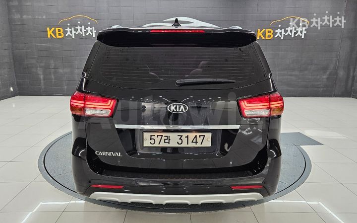 Kia Carnival 2018 — 2