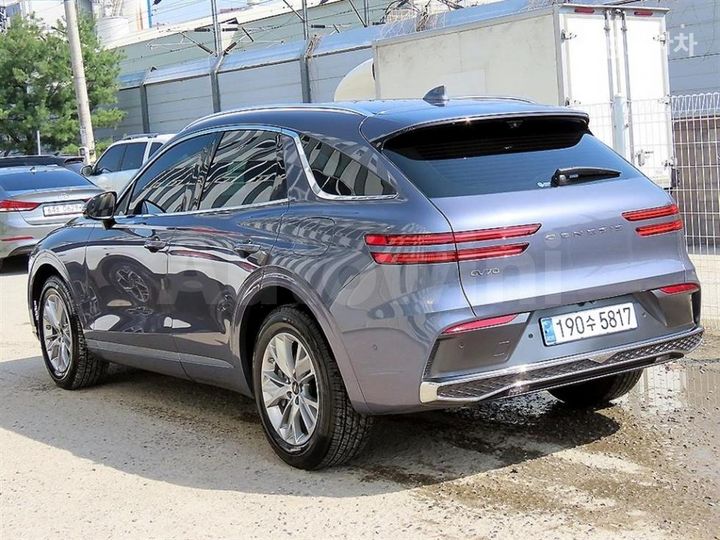 Genesis GV70 2025 — 3