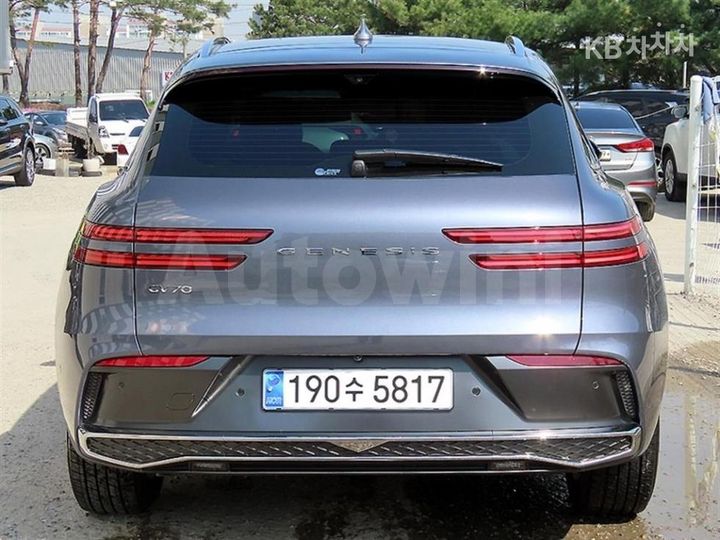 Genesis GV70 2025 — 4