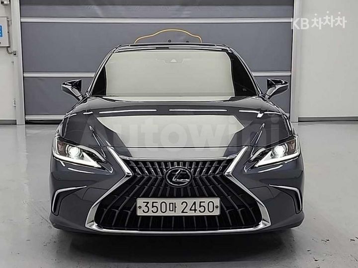 Lexus ES 2023 — 2