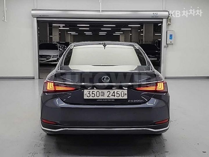 Lexus ES 2023 — 3