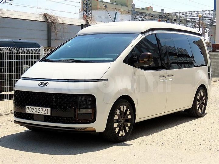 Hyundai Staria 2024 — 2