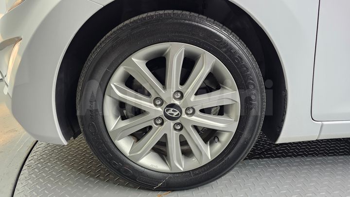 Hyundai Avante 2015 — 5