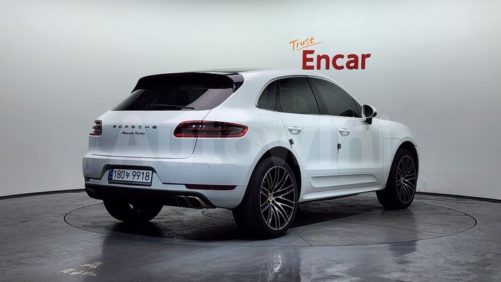 Porsche Macan 2017 — 2